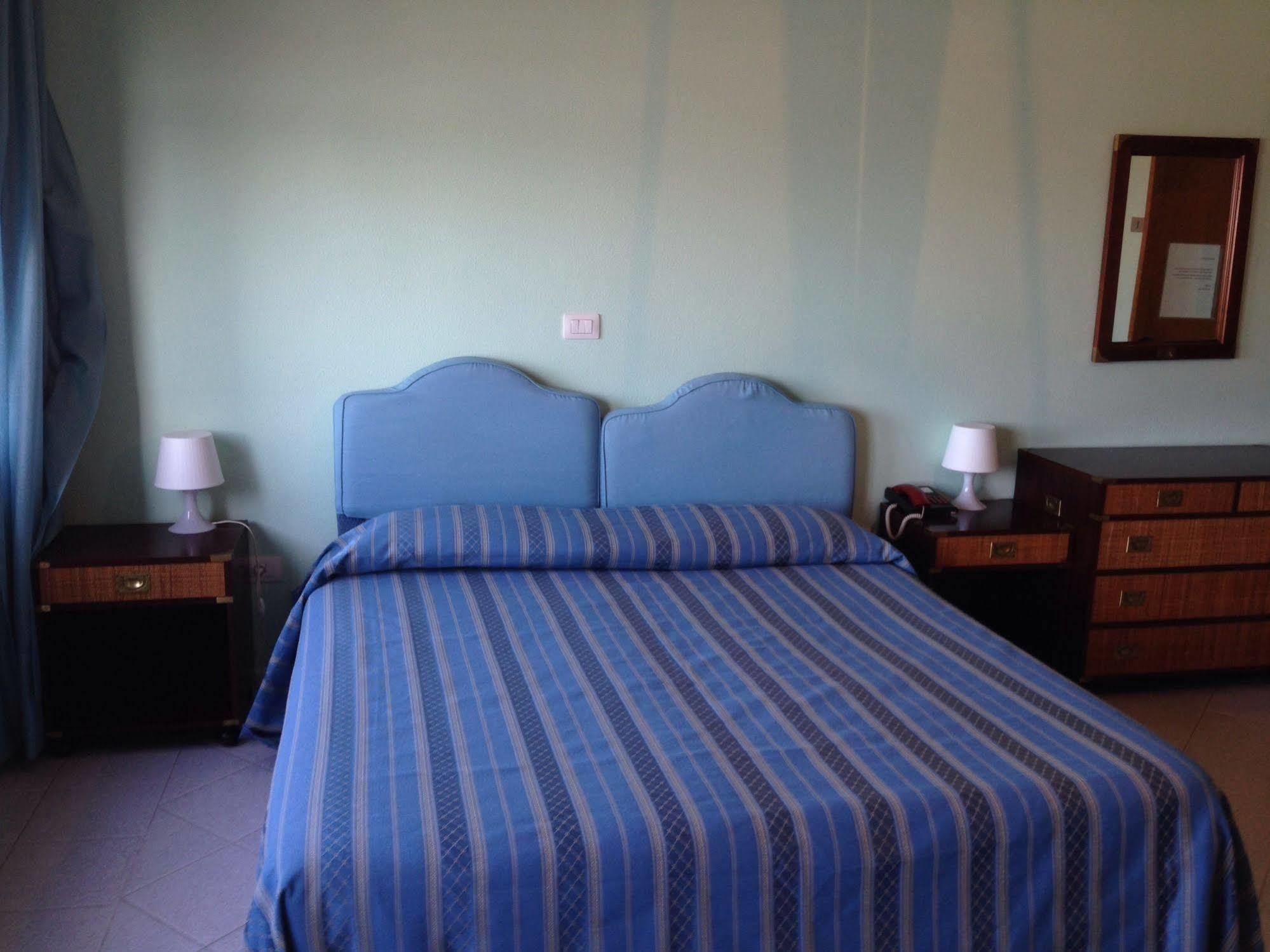 Hotel De Plam Olbia Eksteriør billede