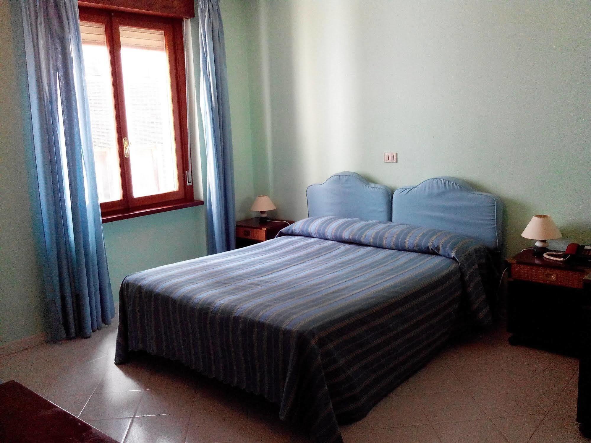 Hotel De Plam Olbia Eksteriør billede